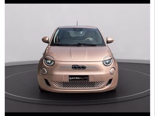 FIAT 500e 3+1 42 kwh la prima